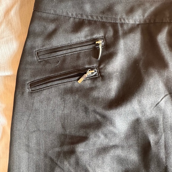 Izod Golf Skort - Picture 4 of 8